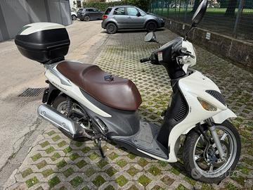 Ciclomotore Suzuki Sexteen 125 anno 2009
