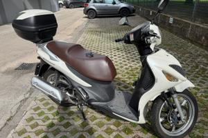 Ciclomotore Suzuki Sexteen 125 anno 2009