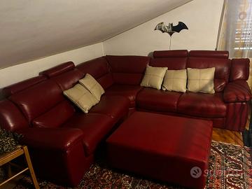 divano angolare pelle rossa