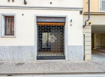 NEGOZIO A CODOGNO