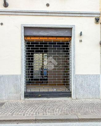NEGOZIO A CODOGNO
