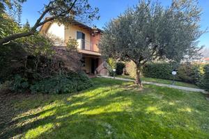 VILLA A SCHIERA A ISOLA DELLA SCALA