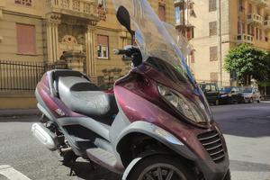 piaggio mp3 250