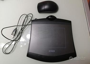 Tavolozza pc con mouse e penna