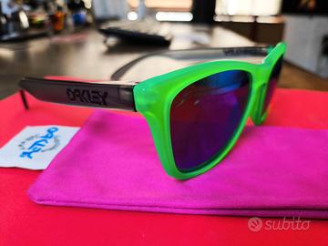 Occhiali da sole Oakley Frogskins 24-286 Polarizza