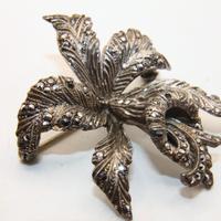 Stupenda spilla Hibiscus argento marcasite