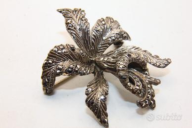 Stupenda spilla Hibiscus argento marcasite