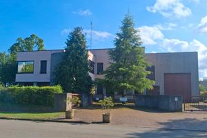 Vendita Villa con 2 appart+ laboratorio 200 mq |
