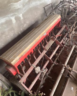 Seminatrice meccanica