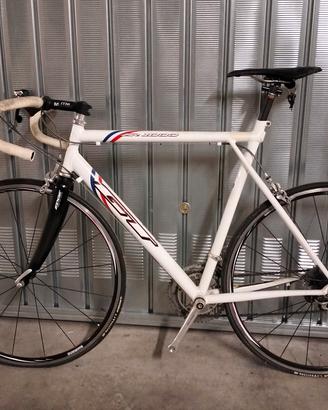 Bici da corsa GT ZR 1000