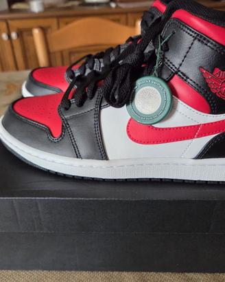 Jordan 1 Mid White Black Red