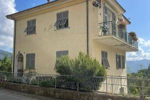 Casa indipendente di 162 m² con 4 locali e posto a