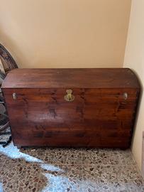 Baule con coperchio bombato