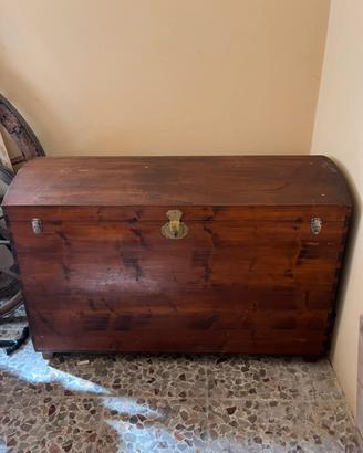 Baule con coperchio bombato