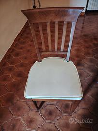Sedie in legno e similpelle 