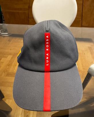 Cappellino Prada  - Luna Rossa autografato.
