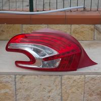 Fanale posteriore led stop sinistro  peugeot 208