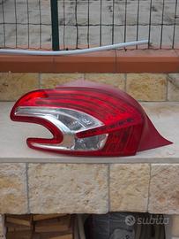 Fanale posteriore led stop sinistro  peugeot 208