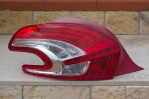 Fanale posteriore led stop sinistro  peugeot 208