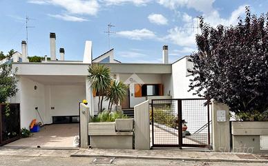 VILLA A SCHIERA A BARI