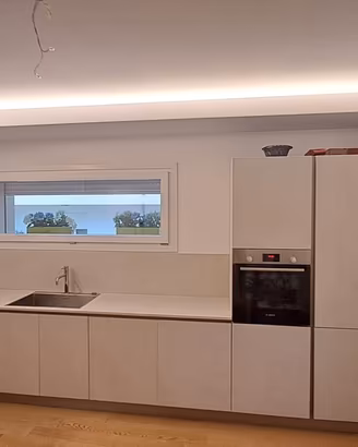 Cucina completa di elettrodomestici