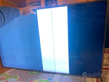 Tv LG 47 pollici, smart, 3D, con schermo a righe