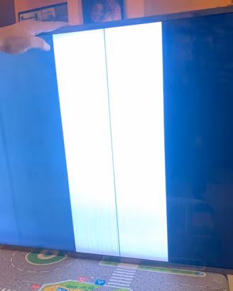 Tv LG 47 pollici, smart, 3D, con schermo a righe