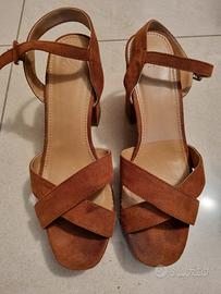 Scarpe marroni della Benetton 