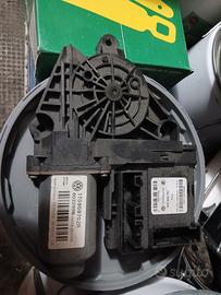 motorino alzacristalli  anteriori vw Touran 2013