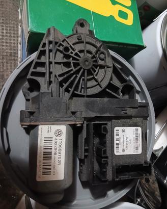 motorino alzacristalli  anteriori vw Touran 2013