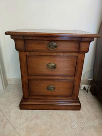 Comodino 3 cassetti stile classico in legno