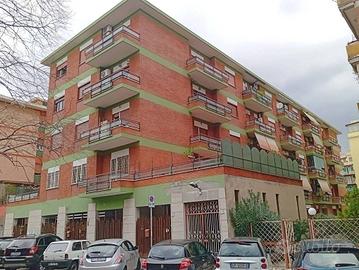 Appartamento di 86 m² con 2 locali e box auto a Ro