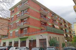 Appartamento di 86 m² con 2 locali e box auto a Ro