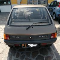 Peugeot 205 1100 GR del 1984 targa nera