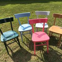 Sedie in legno colorate