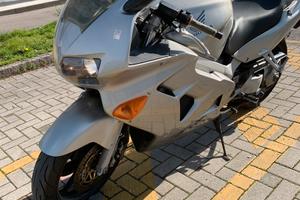 Moto Honda vfr 800 del 1998 FI / veicolo storico
