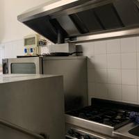 Gastronomia con rivendita alimentare e posti a sed