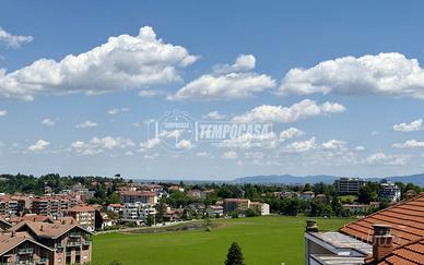 ATTICO CON TERRAZZO PANORAMICO E VISTA CASTELLO
