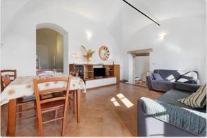 Rustico 90mq ,giardino vista mare,box fronte mare