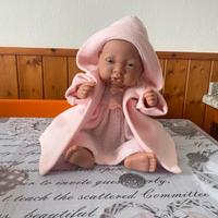 bambola che sembra vera