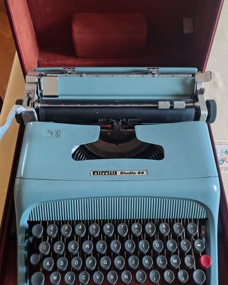 macchina da scrivere Olivetti Studio 44