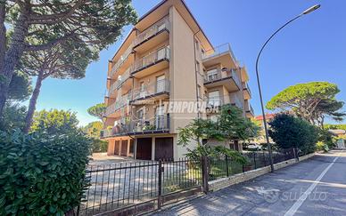 ATTICO A DUE PASSI DAL MARE, CON GARAGE E POSTO AU