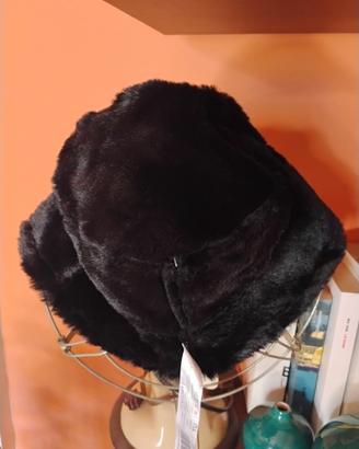 cappello reversibile nuovissimo mai usato 