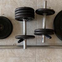 Attrezzi per palestra pesi bilanciere,manubri.