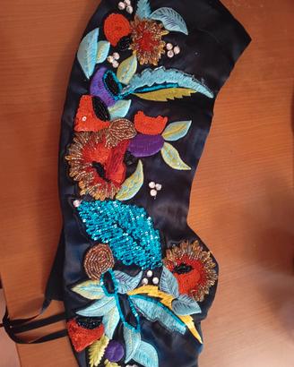 Cintura in raso nera con paillettes e ricami