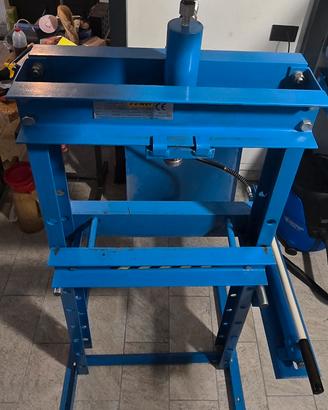 pressa idraulica 12 t fervi