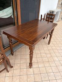 Tavolo in legno, allungabile, incluse nr.6 sedie