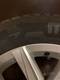 X Volkswagen Tiguan cerchi completi di gomme.