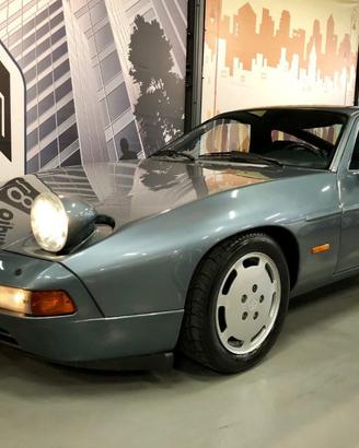 PORSCHE 928 S