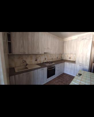 Cucina completa di elettrodomestici 